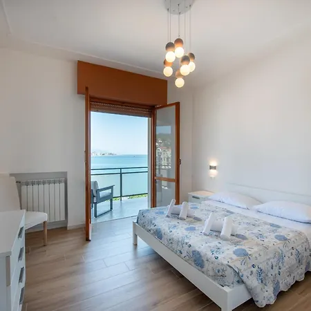 You And The Sea Savona Exterior foto
