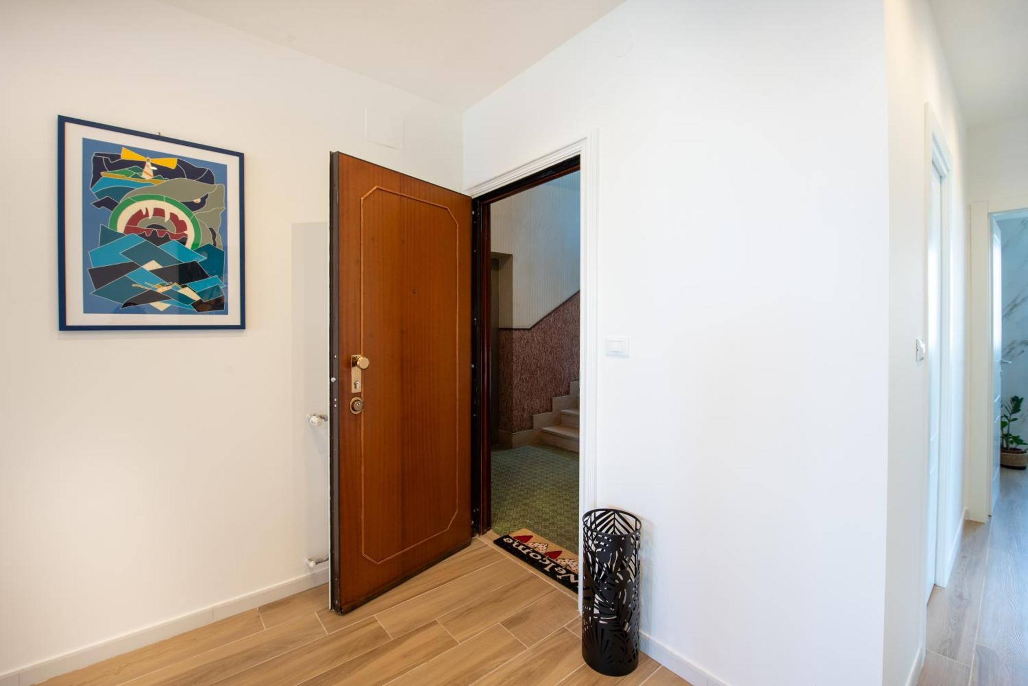 And The Sea Apartment