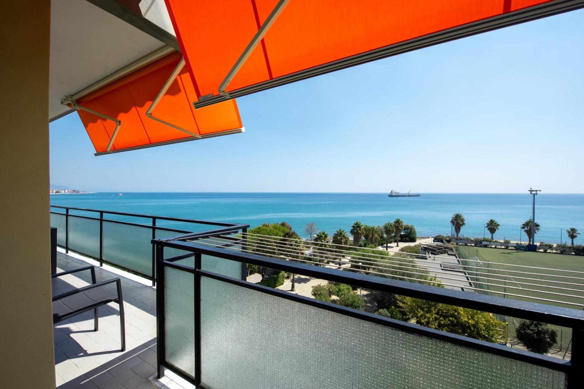 And The Sea Apartment