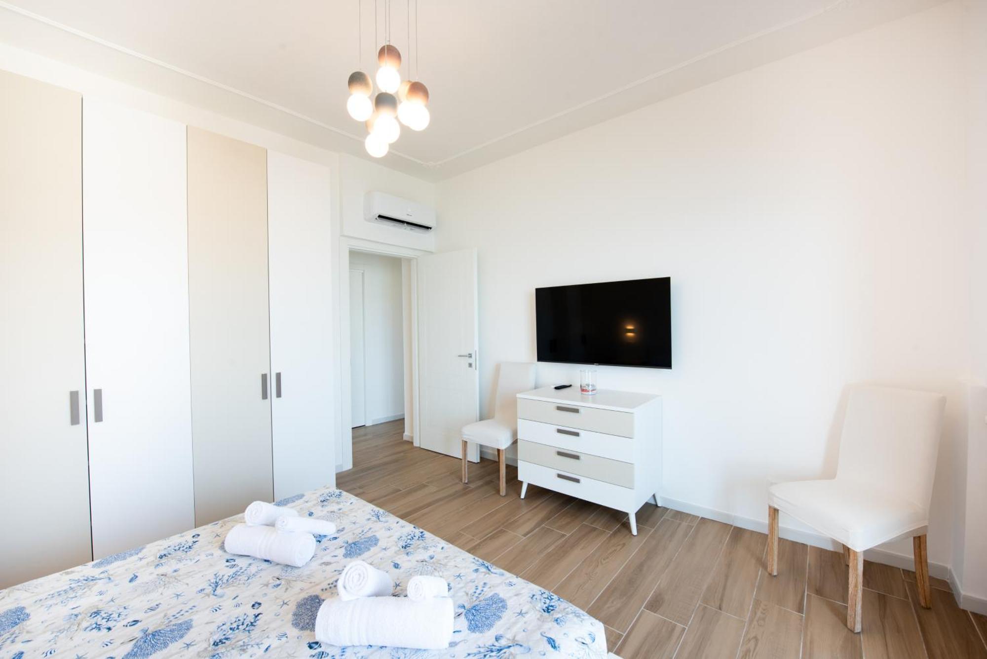 And The Sea Apartment *