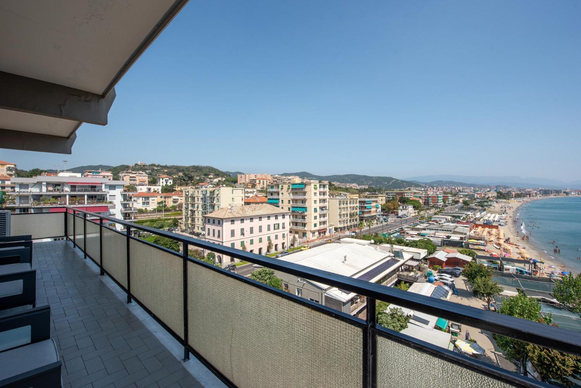 Apartment And The Sea *